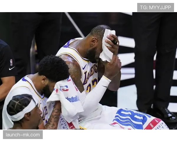 戴维斯建功助热刺取胜，球队士气高涨状态回暖