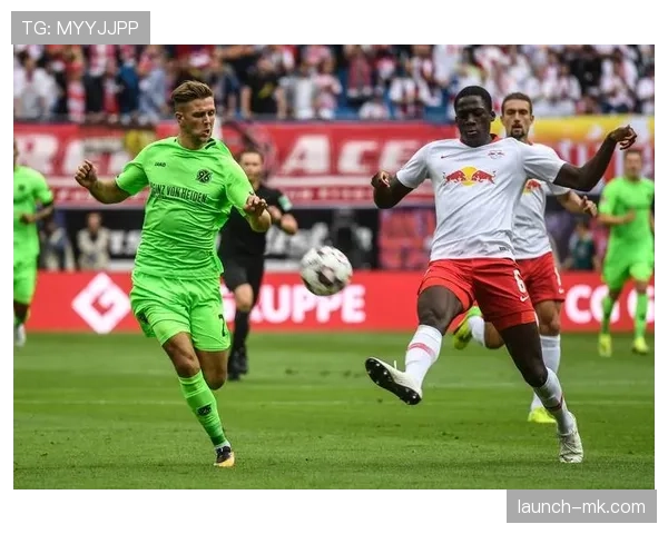 沙尔克04防线频频告急,漏洞频现亟待系统性整改 沙尔克04防线频频告急,漏洞频现亟待系统性整改