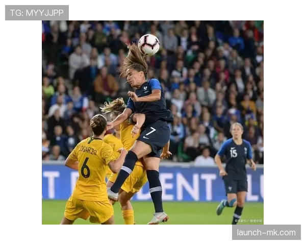 热那亚防线近期表现稳健,防守端持续提升 热那亚防线近期表现稳健,防守端持续提升