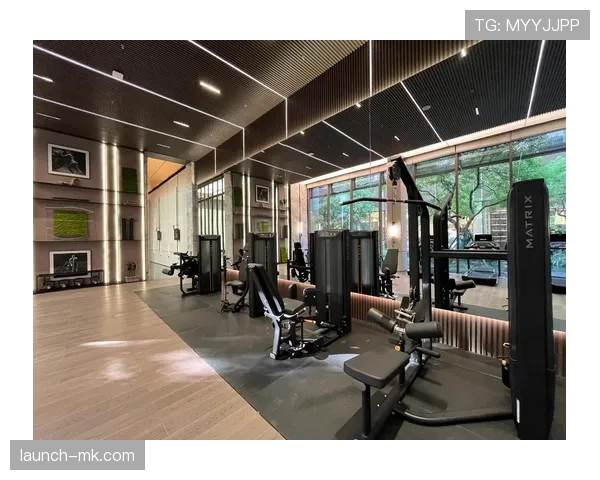 杨威那自律能把小区健身房都吓跑吧？